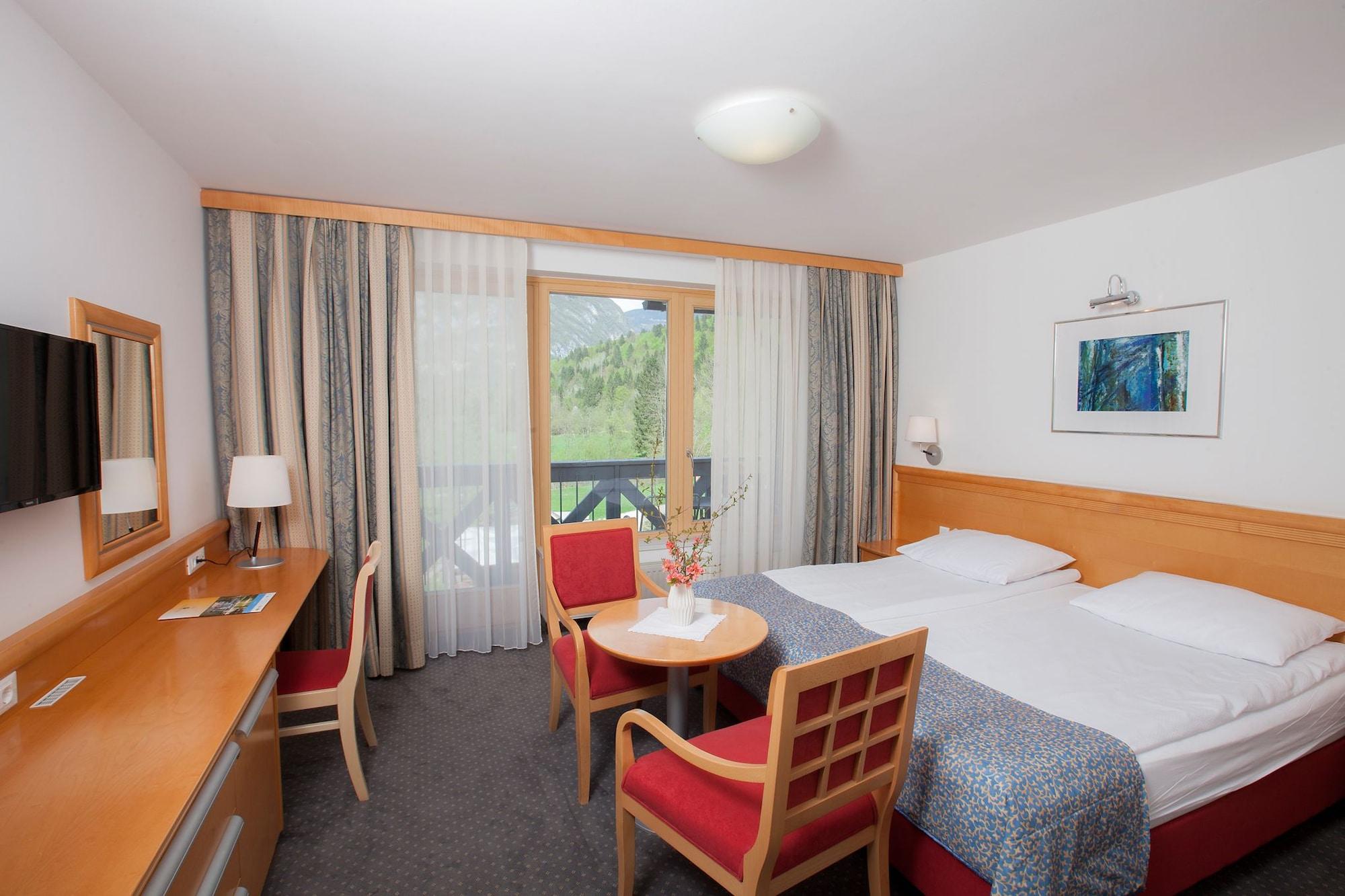 Jezero Hotel 4*